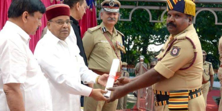 ರಾಜ್ಯಪಾಲರಿಂದ ರಾಷ್ಟ್ರಪತಿಯವರ ಪದಕ ಪ್ರದಾನ