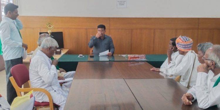 ಚಳ್ಳಕೆರೆಯಲ್ಲಿ ಸರ್ಕಾರಿ ಹಾಗೂ ಖಾಸಗಿ ಭೂಮಿಯಲ್ಲಿ ಅಕ್ರಮ ಮಣ್ಣು ಸಾಗಾಟ ವಿರೋಧಿಸಿ ಬೃಹತ್ ಪ್ರತಿಭಟನೆ-ಕರ್ನಾಟಕ ರಾಜ್ಯ ರೈತ ಸಂಘ ಎಚ್ಚರಿಕೆ