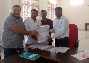 ಭಟ್ಕಳ ತಹಸೀಲ್ದಾರ ಸುಮಂತ್.ಬಿ ಅವರಿಂದ ಪ್ರಮುಖ ರಾಜಕೀಯ ಪಕ್ಷಗಳ ತಾಲೂಕ ಅಧ್ಯಕ್ಷರಿಗೆ ಮತದಾರರ ಪಟ್ಟಿ ವಿತರಣೆ ಮತ್ತು ಮತದಾರರ ಪಟ್ಟಿಯ ವಿಶೇಷ ಪರಿಷ್ಕರಣೆ-2023ಕ್ಕೆ ಚಾಲನೆ