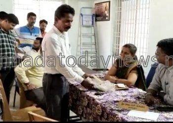 ಬೈಂದೂರು: ತ್ರಾಸಿ – ಗಂಗೊಳ್ಳಿ ರಸ್ತೆಯ ಗುಂಡಿ ಮುಚ್ಚುವ ತರಾತುರಿ ಕಳಪೆ ಕಾಮಗಾರಿಗೆ : ಸ್ಥಳೀಯರ ಆಕ್ರೋಶ.