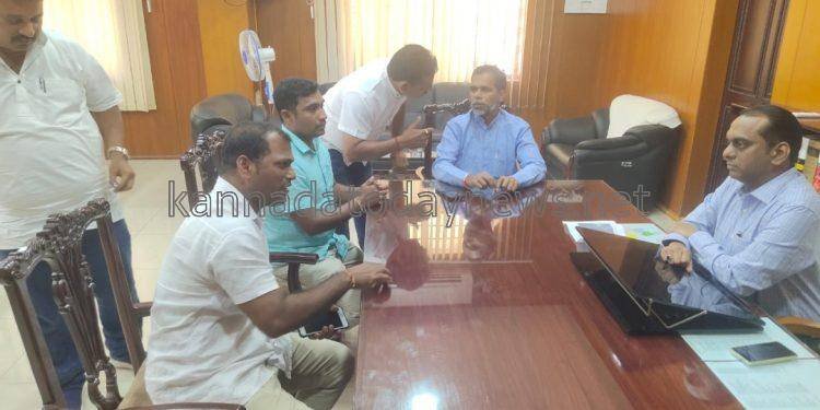 ಭಟ್ಕಳ ಲೈಟ್ ಹೌಸ್ ನಲ್ಲಿ ಅತಿಸೂಕ್ಷ್ಮ ಭದ್ರತಾ ವ್ಯವಸ್ಥೆಯನ್ನು ಕಾಪಾಡುವ ದ್ರಷ್ಟಿಯಿಂದ ನಿವೃತ್ತ ಸೈನಿಕರನ್ನು ಪುನರ ನೇಮಿಸುವಂತೆ ಮನವಿ