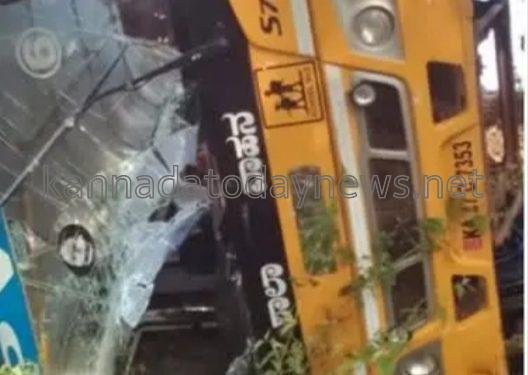 ದೇವಸ್ಥಾನಕ್ಕೆ ದೇವಿಯ ದರ್ಶನಕ್ಕೆ ಹೊರಟ ಶಾಲಾ ಬಸ್ ಪಲ್ಟಿ- ಒಬ್ಬ ಮಹಿಳೆ ಸಾವು