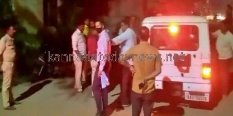 ಮನೆಯ ಖಾತೆ ಬದಲಾವಣೆಗೆ 80 ಸಾವಿರ ರೂ. ಲಂಚ ಪಡೆಯುವ ವೇಳೆ ಲೋಕಾಯುಕ್ತ ಬಲೆಗೆ ಬಿದ್ದ ಲಂಚಬಾಕ ಕಡು ಭ್ರಷ್ಟ ಕಂದಾಯ ನಿರೀಕ್ಷಕ ಅಬ್ದುಲ್ ಖಾದರ್