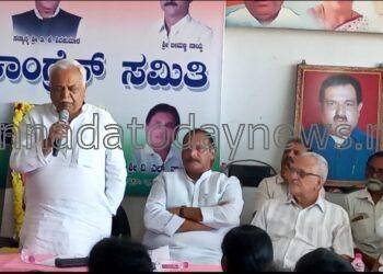 ಕುಮಟಾದಲ್ಲಿ ಮಾಜಿ ಸಚಿವ ಆರ್.ವಿ. ದೇಶಪಾಂಡೆ ನೇತೃತ್ವದಲ್ಲಿ ಜಿಲ್ಲಾ ಕಾಂಗ್ರೆಸ್ ಮುಖಂಡರ ಬ್ರಹತ ಸಭೆ