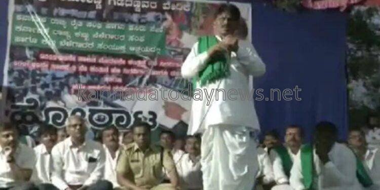 ಕಬ್ಬು ಬೆಳೆಗಾರರ ಬೇಡಿಕೆ ಈಡೇರಿಸಿದ ಮುಖ್ಯಮಂತ್ರಿ.