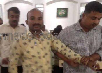 ಲಂಚ ಪಡೆಯುತ್ತಿದ್ದಾಗ ರೆಡ್ ಹ್ಯಾಂಡ್ ಆಗಿ ಲೋಕಾಯುಕ್ತ ಕೈಗೆ ಸಿಕ್ಕಿ ಬಿದ್ದ ಗೃಹ ಸಚಿವಾಲಯದ ಹೋಮ್ ಗಾರ್ಡ್.