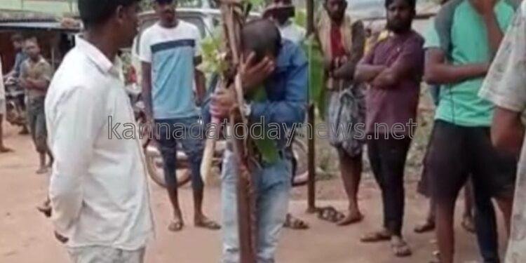 ವಿದ್ಯಾರ್ಥಿನಿ ಜತೆ ಅನುಚಿತವಾಗಿ ವರ್ತಿಸಿದ ಕ್ಯಾಬ್ ಡ್ರೈವರನ ಕಂಬಕ್ಕೆ ಕಟ್ಟಿ ಥಳಿಸಿದ ಗ್ರಾಮಸ್ಥರು