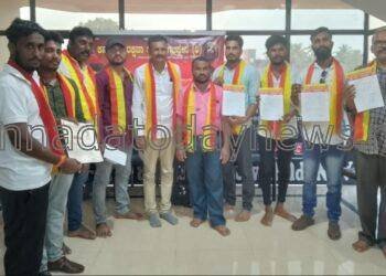 ಕರ್ನಾಟಕ ರಕ್ಷಣಾ ವೇದಿಕೆ ಗಜ ಸೇನೆ ರಾಜ್ಯಾಧ್ಯಕ್ಷರಿಂದ ಭಟ್ಕಳ, ಹೊನ್ನಾವರ ಮತ್ತು ಕುಮಟಾ ತಾಲೂಕ ಪದಾಧಿಕಾರಿಗಳಿಗೆ ಆದೇಶ ಪತ್ರ ವಿತರಣೆ