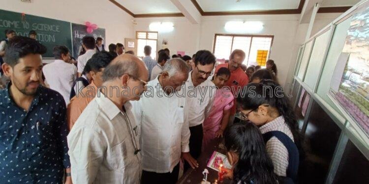 ವಾವ್ ಎನ್ನಿಸಿದ ವಿದ್ಯಾರ್ಥಿಗಳ ವಸ್ತು ಪ್ರದರ್ಶನ.