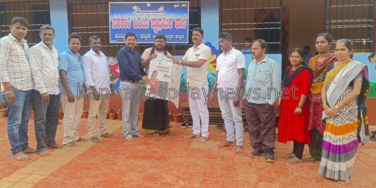 ಕಾಂಗ್ರೆಸ್ ಮುಖಂಡ ಶ್ರೀಧರ ನಾಯ್ಕ ಕೈಕಿಣಿ ಅವರಿಂದ ಮುಟ್ಟಳ್ಳಿ ಸರ್ಕಾರಿ ಹಿರಿಯ ಪ್ರಾಥಮಿಕ ಶಾಲೆಗೆ ವಾಟರ್ ಪಿಲ್ಟರ್ ಕೊಡುಗೆ