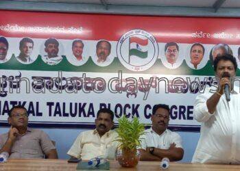 ಭಟ್ಕಳ ಕಾಂಗ್ರೆಸ್ ಪಕ್ಷದ ಕಚೇರಿಯಲ್ಲಿ ಭಟ್ಕಳ ಬ್ಲಾಕ್‌ ಕಾಂಗ್ರೆಸ್ಸಿನ ವಿವಿಧ ಘಟಕಗಳ ಪದಾಧಿಕಾರಿಗಳು ಮತ್ತು ಕಾರ್ಯಕರ್ತರ ಬ್ರಹತ ಸಭೆ