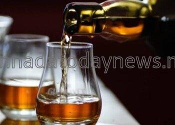 ಅಕ್ರಮ ಮಧ್ಯ* *ಮಾರಾಟದಿಂದ ರೋಸಿ ಹೋದ* *ಗ್ರಾಮಸ್ಥರು…!* *ಎಷ್ಟು ಬಾರಿ ಮನವಿ* *ಮಾಡಿದರು ಅಕ್ರಮ ಮಧ್ಯ* *ತಡೆಯದೆ ಕಣ್ಮುಚ್ಚಿ ಕುಳಿತ ತೀರ್ಥಹಳ್ಳಿ ಅಬಕಾರಿ ಇಲಾಖೆ..!*