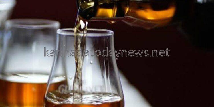 ಅಕ್ರಮ ಮಧ್ಯ* *ಮಾರಾಟದಿಂದ ರೋಸಿ ಹೋದ* *ಗ್ರಾಮಸ್ಥರು…!* *ಎಷ್ಟು ಬಾರಿ ಮನವಿ* *ಮಾಡಿದರು ಅಕ್ರಮ ಮಧ್ಯ* *ತಡೆಯದೆ ಕಣ್ಮುಚ್ಚಿ ಕುಳಿತ ತೀರ್ಥಹಳ್ಳಿ ಅಬಕಾರಿ ಇಲಾಖೆ..!*