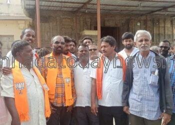 ನಾಗಮಂಗಲ ಬಿಜೆಪಿ ಕಾರ್ಯಕರ್ತರಿಂದ ಫೈಟರ್ ರವಿ ಅವರಿಗೆ ಅದ್ದೂರಿ ಸ್ವಾಗತ