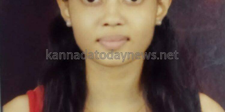 ಬಟ್ಟೆ ಹೊಲಿಯಲು ಟೇಲರ್ ಅಂಗಡಿಗೆ ಕೊಟ್ಟು ಬರುವುದಾಗಿ ಹೇಳಿ ಮನೆಯಿಂದ ಹೋಗಿದ್ದ 19 ವರ್ಷದ ಯುವತಿಯೊಬ್ಬಳು ಮರಳಿ ಮನೆಗೆ ಬಾರದೇ ನಾಪತ್ತೆ