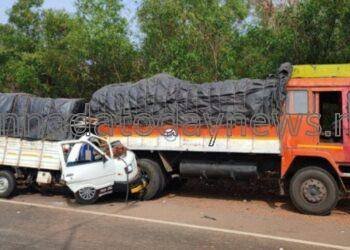 ಕೆಟ್ಟುನಿಂತಿದ್ದ ಲಾರಿಯ ಹಿಂಭಾಗಕ್ಕೆ ಲಗೇಜ್ ವಾಹನ ಡಿಕ್ಕಿ ಹೊಡೆದು ಒಬ್ಬ ಸಾವು