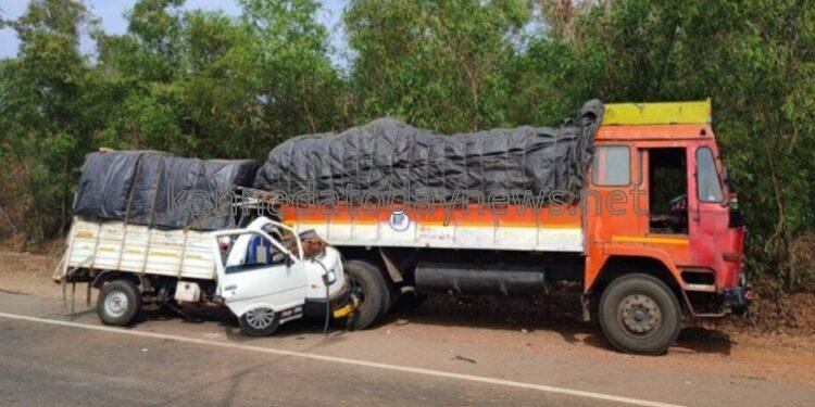 ಕೆಟ್ಟುನಿಂತಿದ್ದ ಲಾರಿಯ ಹಿಂಭಾಗಕ್ಕೆ ಲಗೇಜ್ ವಾಹನ ಡಿಕ್ಕಿ ಹೊಡೆದು ಒಬ್ಬ ಸಾವು