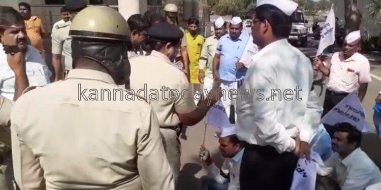 ಸರ್ಕಾರಿ ನೌಕರರ ಸಂಘದ ರಾಜ್ಯಾಧ್ಯಕ್ಷ ಸಿ.ಎಸ್.ಷಡಕ್ಷರಿಗೆ ವಿಜಯಪುರ NPS ನೌಕರರಿಂದ ಘೇರಾವು