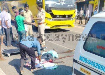 ಹೈವೇ ದಾಟುತ್ತಿದ್ದ ಪಾದಾಚಾರಿಗೆ ಬಸ್ ಡಿಕ್ಕಿ- ವೃದ್ಧ ಸ್ಥಳದಲ್ಲೇ ಸಾವು