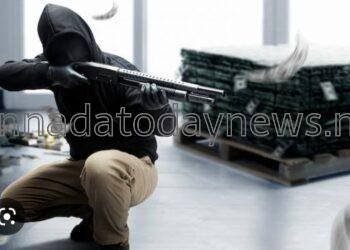 ಹಾಡಹಗಲೇ ಬೆಂಗಳೂರಿನಲ್ಲಿ ಪೊಲೀಸರ ವೇಷದಲ್ಲಿ 80 ಲಕ್ಷ ರೂಪಾಯಿ ದೋಚಿ ಪರಾರಿಯಾದ ಕಳ್ಳರು