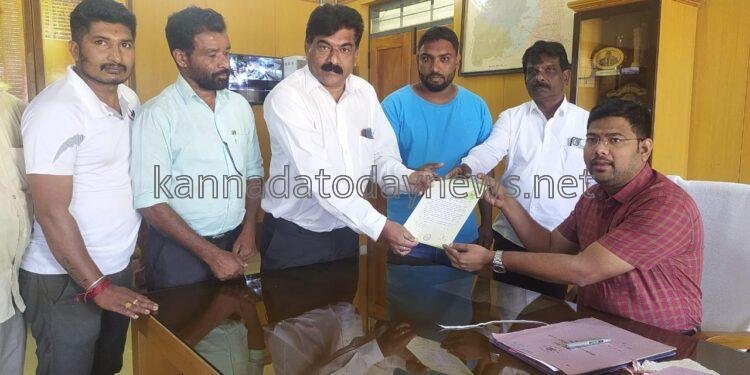 ಜನವರಿ ೧೫ ರಂದು ಶಿರಸಿಗೆ ಆಗಮಿಸುತ್ತಿರುವ ಮುಖ್ಯಮಂತ್ರಿ; ಅರಣ್ಯ ಅತಿಕ್ರಮಣದಾರರಿಂದ ಮನವಿ ನೀಡಲು ತೀರ್ಮಾನ.