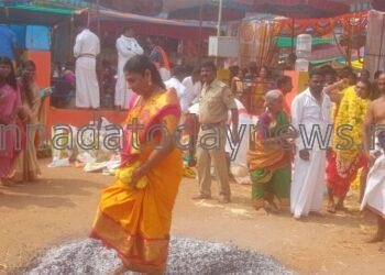 ಭಟ್ಕಳ ಸೋಡಿಗದ್ದೆ ಶ್ರೀ ಮಹಾಸತಿ ದೇವಿ ಸನ್ನಿಧಿಯಲ್ಲಿ ಸಾವಿರಾರು ಭಕ್ತರಿಂದ ಅದ್ದೂರಿಯಾಗಿ ನಡೆದ ಕೆಂಡ ಸೇವೆ