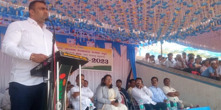 ಭಟ್ಕಳದ ತಾಲೂಕ ಕ್ರೀಡಾಂಗಣದಲ್ಲಿ ವಿಜೃಂಭಣೆಯಿಂದ 74 ನೆ ಗಣರಾಜ್ಯೋತ್ಸವ ಆಚರಣೆ