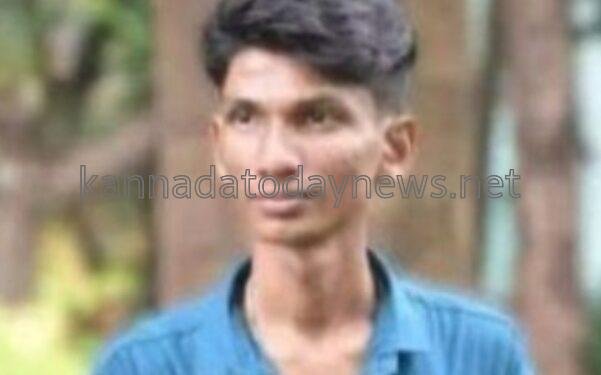 ಕಾಲೇಜಿಗೆ ತೆರಳುತ್ತಿದ್ದ ವಿದ್ಯಾರ್ಥಿಯೋರ್ವ ಖಾಸಗಿ ಬಸ್ ಚಕ್ರದಡಿ ಸಿಲುಕಿ ಸ್ಥಳದಲ್ಲೇ ಸಾವು