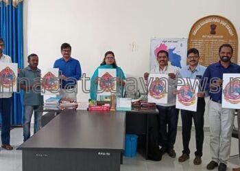 ಮಾರ್ಚ 1 ರಂದು ಮುರುಡೇಶ್ವರದಲ್ಲಿ ನಡೆಯುವ ಭಟ್ಕಳ ತಾಲೂಕಾ 10 ನೇ ಕನ್ನಡ ಸಾಹಿತ್ಯ ಸಮ್ಮೇಳನದ ಲಾಂಛನವನ್ನು ಬಿಡುಗಡೆಗೊಳಿಸಿದ ಭಟ್ಕಳ ಸಹಾಯಕ ಆಯುಕ್ತೆ ಮಮತಾ ದೇವಿ ಜಿ.ಎಸ್.