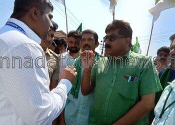 ಶಿರಸಿಯಲ್ಲಿ ಅರಣ್ಯವಾಸಿಗಳ ಬೃಹತ್ ಮಹಾ ಸಂಗ್ರಾಮ ರ್ಯಾಲಿ- ಅರಣ್ಯ ಇಲಾಖೆ ಐದು ಅಂಶದ ಒಡಂಬಡಿಕೆ ಪತ್ರಕ್ಕೆ ಲಿಖಿತ ಉತ್ತರ ನೀಡಲು ಇನ್ಕರ್.