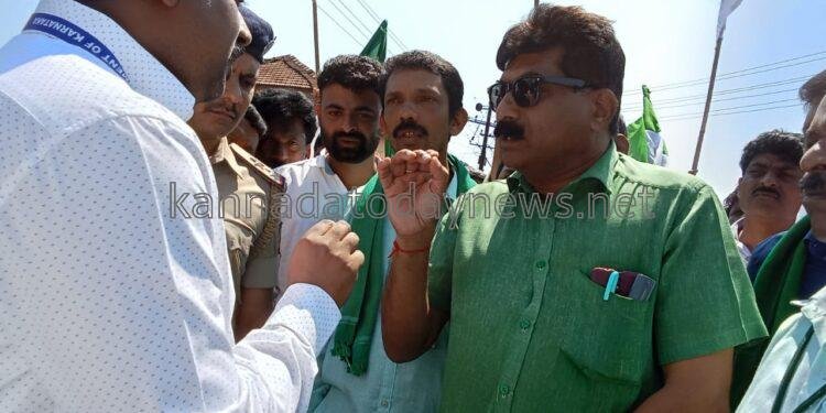 ಶಿರಸಿಯಲ್ಲಿ ಅರಣ್ಯವಾಸಿಗಳ ಬೃಹತ್ ಮಹಾ ಸಂಗ್ರಾಮ ರ್ಯಾಲಿ- ಅರಣ್ಯ ಇಲಾಖೆ ಐದು ಅಂಶದ ಒಡಂಬಡಿಕೆ ಪತ್ರಕ್ಕೆ ಲಿಖಿತ ಉತ್ತರ ನೀಡಲು ಇನ್ಕರ್.