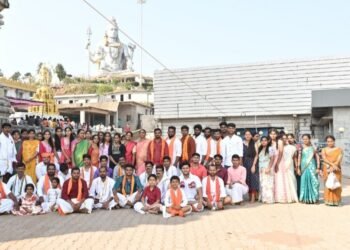 ಮಹಾಶಿವರಾತ್ರಿ ಪ್ರಯುಕ್ತ ರಂಜನ ಇಂಡೆನ್ ಗ್ಯಾಸ್ ಏಜೆನ್ಸಿ ಭಟ್ಕಳ ಇವರ ನೇತೃತ್ವದಲ್ಲಿಆಯೋಜಿಸಿರುವ ಮುರ್ಡೇಶ್ವರದ ದೇವಸ್ಥಾನಕ್ಕೆ ಪಾದಾಯಾತ್ರೆ ಯಶಸ್ವಿ- ಐದು ಸಾವಿರಕ್ಕೂ ಹೆಚ್ಚಿನಸಂಖ್ಯೆಯಲ್ಲಿ ಭಕ್ತರು ಭಾಗಿ