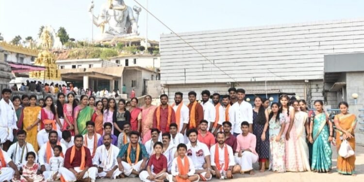 ಮಹಾಶಿವರಾತ್ರಿ ಪ್ರಯುಕ್ತ ರಂಜನ ಇಂಡೆನ್ ಗ್ಯಾಸ್ ಏಜೆನ್ಸಿ ಭಟ್ಕಳ ಇವರ ನೇತೃತ್ವದಲ್ಲಿಆಯೋಜಿಸಿರುವ ಮುರ್ಡೇಶ್ವರದ ದೇವಸ್ಥಾನಕ್ಕೆ ಪಾದಾಯಾತ್ರೆ ಯಶಸ್ವಿ- ಐದು ಸಾವಿರಕ್ಕೂ ಹೆಚ್ಚಿನಸಂಖ್ಯೆಯಲ್ಲಿ ಭಕ್ತರು ಭಾಗಿ