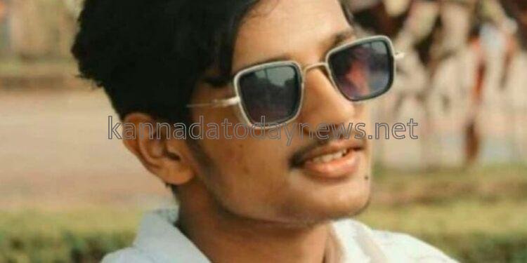 ಬೈಕ್ ಹಾಗೂ ಪಿಕಪ್ ವಾಹನ ನಡುವೆ ಭೀಕರ ರಸ್ತೆ ಅಪಘಾತ ಕಾಲೇಜು ವಿದ್ಯಾರ್ಥಿ ಸ್ಥಳದಲ್ಲೇ ಸಾವು