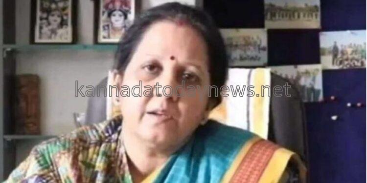 ಮಾರ್ಕ್ಸ್ ಕಾರ್ಡ್ ಕೊಡಲು ವಿಳಂಬ ಮಾಡಿದ್ರು ಎಂಬ ಕಾರಣಕ್ಕೆ ವಿದ್ಯಾರ್ಥಿಯೊಬ್ಬನಿಂದ ಪೆಟ್ರೊಲ್ ಸುರಿದು ಬೆಂಕಿ ಹಚ್ಚಿ ಮಹಿಳಾ ಪ್ರಾಂಶುಪಾಲರ ಕೊಲೆ