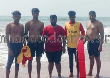 ಗೋಕರ್ಣ ಸಮುದ್ರದ ಬೀಚ್ ಅಲ್ಲಿ ಮುಳುಗುತ್ತಿದ್ದ 4 ಜನ ಪ್ರವಾಸಿಗರ ರಕ್ಷಣೆ