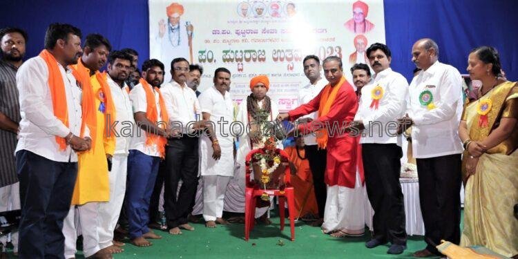 ಪುಟ್ಟರಾಜರು ಹುಟ್ಟಿದ ಮಾರ್ಚ್ ೩ ರಂದು ಕಲಾವಿಕಾಸ ದಿನಾಚರಣೆ ಎಂದು ಆಚರಿಸಲು ಸರಕಾರಕ್ಕೆ ಒತ್ತಾಯ – ಚನ್ನವೀರಶ್ರೀ*