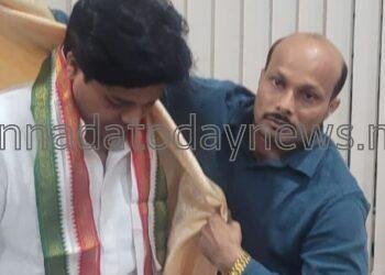 ಭಾರತ ರಾಷ್ಟ್ರೀಯ ಕಾಂಗ್ರೆಸ್ ಅಲ್ಪಸಂಖ್ಯಾತ ಘಟಕದ ರಾಷ್ಟ್ರೀಯ ಅಧ್ಯಕ್ಷರು , ಸಂಸದರು ಆದ ಇಮ್ರಾನ್ ಪ್ರಥಪಗ್ರಹಿ ಅವರಿಗೆ ಭಟ್ಕಳದ ಕೆ.ಎಂ.ಷರೀಫ್ ಅವರಿಂದ ಸನ್ಮಾನ