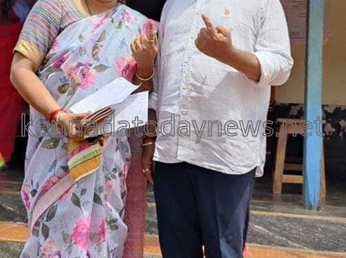 ಅಳಕೊಡ ಮತಗಟ್ಟೆಯಲ್ಲಿ ತಮ್ಮ ಮತ ಚಲಾಯಿಸಿದ ಕುಮಟಾ -ಹೊನ್ನಾವರ ವಿಧಾನಸಭಾ ಕ್ಷೇತ್ರದ ಜೆಡಿಎಸ್ ಅಭ್ಯರ್ಥಿಯಾದ ಸುರಜ್ ನಾಯ್ಕ ಸೋನಿ