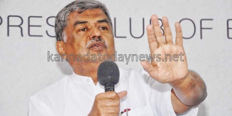 ನನಗೆ ಮುಖ್ಯಮಂತ್ರಿ ಆಯ್ಕೆ ಮಾಡೋದು ಗೊತ್ತು, ಕೆಳಗೆ ಇಳಿಸೋದು ಗೊತ್ತಿದೆ- ಕಾಂಗ್ರೆಸ್ ಹಿರಿಯ ಮುಖಂಡ ಬಿ.ಕೆ.ಹರಿಪ್ರಸಾದ್