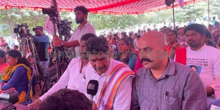 ಧರ್ಮಸ್ಥಳದ ಸೌಜನ್ಯ ಅತ್ಯಾಚಾರ ಹಾಗೂ ಕೊಲೆ ಪ್ರಕರಣ ಎಸ್.ಐ.ಟಿ ಗೆ ವಹಿಸಿ ಮರು ತನಿಖೆ ನಡೆಸುವಂತೆ ಆಗ್ರಹಿಸಿ ಕರ್ನಾಟಕ ಪ್ರಗತಿಪರ ಸಂಘಟನೆಗಳ ಹೋರಾಟ ಸಮಿತಿ ನೇತೃತ್ವದಲ್ಲಿ ಪ್ರತಿಭಟನೆ