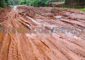 ಭಟ್ಕಳ ಹಿಂದೂ ಕಾಲೋನಿಯಲ್ಲಿ ತುರ್ತು ರಸ್ತೆ ದುರಸ್ತಿಗೊಳಿಸುವಂತೆ ಸ್ಥಳಿಯರ ಆಗ್ರಹ