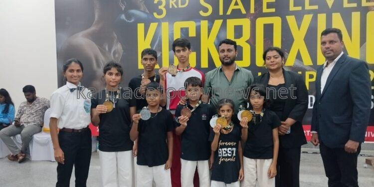ಮೈಸೂರಿನಲ್ಲಿ ನಡೆದ ರಾಜ್ಯ ಮಟ್ಟದ ವಾಕೋ ಕರ್ನಾಟಕ ಕಿಕ್ ಬಾಕ್ಸಿಂಗ್ ಚಾಂಪಿಯನ್ ಶಿಪ್ ನಲ್ಲಿ ಭಟ್ಕಳದ ವಿದ್ಯಾರ್ಥಿಗಳಿಂದ ಅತ್ಯುತ್ತಮ ಸಾಧನೆ*.