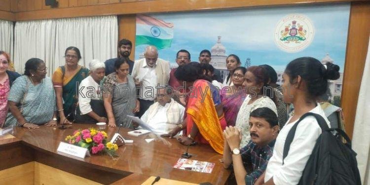 ಧರ್ಮಸ್ಥಳದ ಸೌಜನ್ಯ ಅತ್ಯಾಚಾರ ಕೊಲೆ ಪ್ರಕರಣದ ಎಸ್ ಐಟಿ ರಚನೆ ಕುರಿತು ಕಾನೂನು ತಜ್ಞರ ಜೊತೆಗೆ ಚರ್ಚೆ – ಮುಖ್ಯಮಂತ್ರಿ ಸಿದ್ದರಾಮಯ್ಯ ಭರವಸೆ