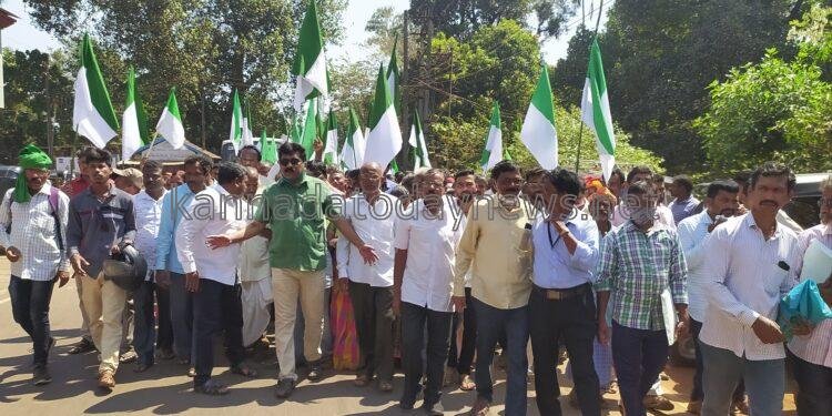 ಸ. ೧೨ ಕ್ಕೆ ಅರಣ್ಯ ಭೂಮಿ ಹಕ್ಕು ಹೋರಾಟ ೩೩ ವರ್ಷ ; ಮರಿಚಿಕೆಯಾದ ಭೂಮಿ ಹಕ್ಕು.