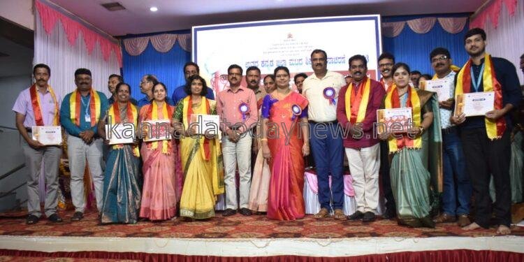 ಭಟ್ಕಳ ತಾಲೂಕಾ ಕಸಾಪದಿಂದ ಕವನ ರಚನಾ ಸ್ಪರ್ಧೆ : ಬಹುಮಾನ ವಿತರಣೆ