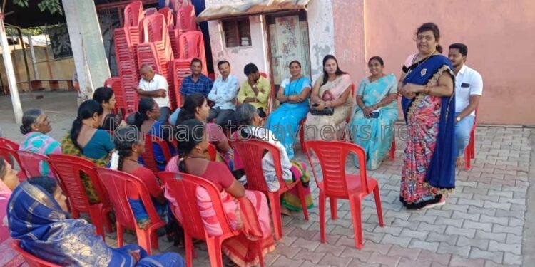 ಪ್ರಧಾನ ಮಂತ್ರಿಗಳಾದ ಶ್ರೀ ನರೇಂದ್ರ ಮೋದಿಜಿ*ಅವರು ಇತ್ತೀಚೆಗೆ ಮಹಿಳಾ ಮೀಸಲಾತಿಯನ್ನು ನೀಡಿರುವುದಕ್ಕಾಗಿ ವಿಜಯೋತ್ಸವ ಕಾರ್ಯಕ್ರಮವನ್ನು ಆಚರಿಸಿದ ಮಹಾಲಿಂಗಪುರ ಬಿಜೆಪಿ ಮಹಿಳಾ ಮೋರ್ಚಾ ಕಾರ್ಯಕರ್ತರು.