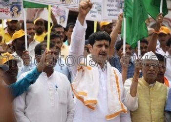 ಉತ್ತರ ಕನ್ನಡ ಜಿಲ್ಲೆಯಲ್ಲಿ ಮಲ್ಟಿ ಸ್ಪೆಷಾಲಿಟಿ ಆಸ್ಪತ್ರೆ ನಿರ್ಮಾಣಕ್ಕಾಗಿ ಆಗ್ರಹಿಸಿ ಶಿರಸಿಯ ಸಮಾಜ ಸೇವಕ ಅನಂತಮೂರ್ತಿ ಹೆಗಡೆ ನೇತೃತ್ವದಲ್ಲಿ ಸಿರಸಿಯಿಂದ ಕಾರವಾರ ಜಿಲ್ಲಾಧಿಕಾರಿ ಕಚೇರಿಗೆ ಪದಾಯಾತ್ರೆ ಆರಂಭ