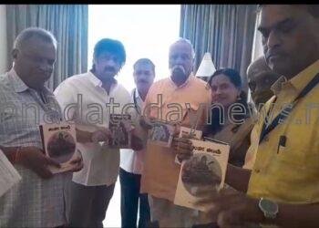 ಶಿಕ್ಷಣ ಸಚಿವ ಶ್ರೀ ಮಧು ಬಂಗಾರಪ್ಪ ಅವರಿಂದ ಡಾ.ಅನ್ನಪೂರ್ಣಾ ಹಿರೇಮಠ ಖ್ಯಾತ ಸಾಹಿತಿ ಶಿಕ್ಷಕಿ ಇವರ ಚಿಂತನ ಚಿಲುಮೆ ವಚನ ಗ್ರಂಥ , ಪಿಸುಗುಟ್ಟುವ ಕಾಲ್ಗೆಜ್ಜೆ ಹನಿಗವನ ಸಂಕಲನ ಪುಸ್ತಕ ಲೋಕಾರ್ಪಣೆ