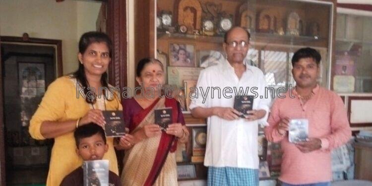 ಹಿರಿಯ ಸಾಹಿತಿ ವಿ.ಗ.ನಾಯಕರಿಂದ ಉಮೇಶ ಮುಂಡಳ್ಳಿಯವರ ತಿಂಗಳ ಬೆಳಕು ಸಂಕಲನ ಬಿಡುಗಡೆ